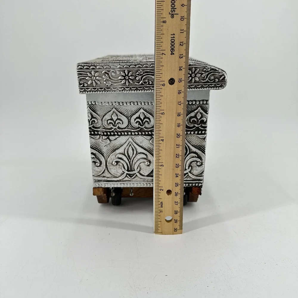 Vintage Indian Silver Tone Embossed Elephant Jewelry Box Velvet Lined Trunk